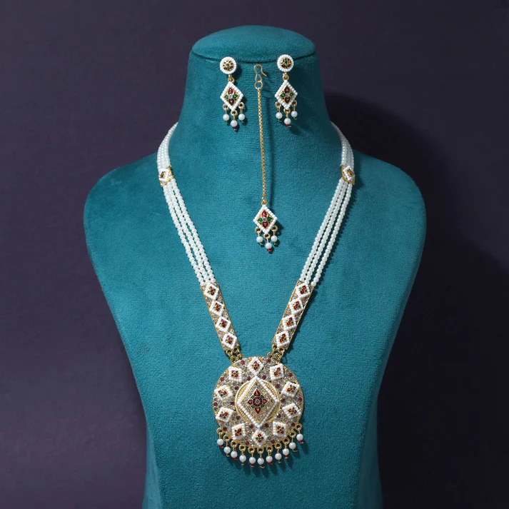 Neklace