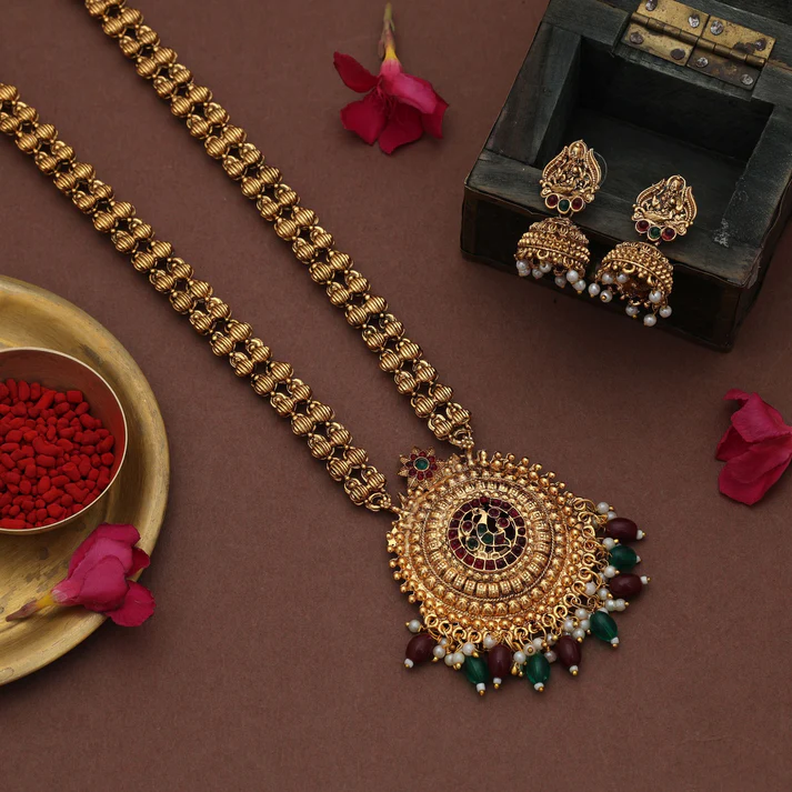 Elegant Maroon & Green Color