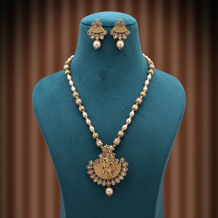 Necklace Set With Divine Traditional Artistry